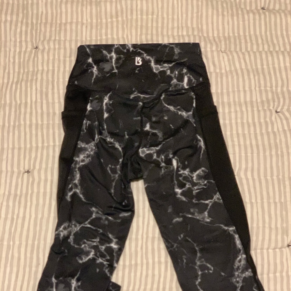 Buff bunny marble leggings